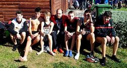 El equipo cadete noi�s, con su entrenador en Marina D?or.