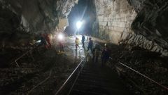 Labores de rescate de las cinco personas atrapadas en una cueva en Eslovenia