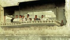 Algunos vecinos emplearon improvisados lanzacohetes caseros. 