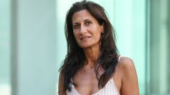 M�nica, posando y en el desfile celebrado en Santiago.