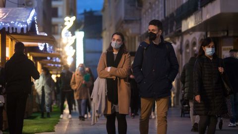 Ambiente el da previo a Nochebuena en Lugo