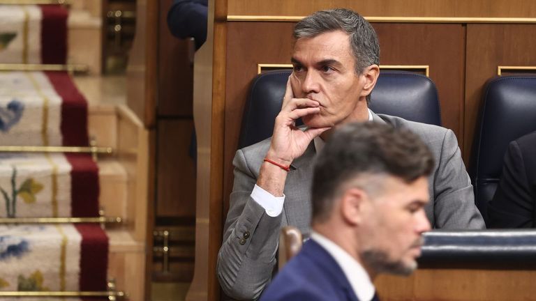Pedro S�nchez durante el pleno del Congreso en el que se han derogado los decretos sobre vivienda