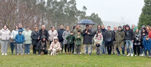 REUNIN Y RECHAZO EN CARBALLO. Este pasado fin de semana se reunieron en el Espazo da Natureza de Oza, en Carballo, representantes de numerosas entidades culturales, vecinales y ambientales de Cerceda, Carballo, Coristanco y Cabana para mostrar un rexeitamento unido e frontal a la lnea de alta tensin proyectada.