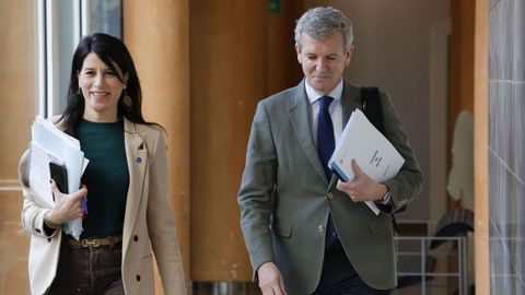 La conselleira de Vivenda e Planificaci�n de Infraestruturas, Mar�a Mart�nez Allegue, y el presidente de la Xunta, Alfonso Rueda.