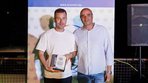 Todas las imágenes de la fiesta de fin de curso de Afiador.Abel Durán recibió el premio a su ascenso con la AD Bosco cadete de manos de Óscar Álvarez (RFGF)