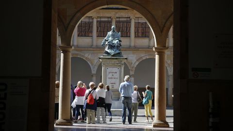 Patio del Edificio Hist�rico de la Universidad de Oviedo