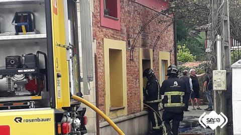  El fuego calcina por completo una cocina en una vivienda de Salinas (Castrill�n)