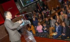 <span lang= es-es >Un espacio de referencia</span>. La discoteca tiene cerca de cuatro decenios y, adem�s de innumerables fiestas, tambi�n fue escenario de m�tines pol�ticos como este del PP en las �ltimas municipales.