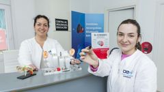 Profesionales del centro Oe+ de Cee, ayer en la previa al D�a Mundial de la Audici�n. 