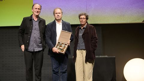 Juan Creus y Marcial Rodrguez, recogiendo el premio