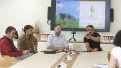 De izquierda a derecha, Severiano Ónega y Rafa Saavedra de Agroamb; Jesús García, de Lence, y Hugo Criado, de Medrar