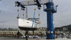 Gr�a de varada del Club N�utico de Portonovo