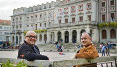 C�sar Toimil y el divulgador cient�fico Antonio Cant�, ayer, en Ferrol. 