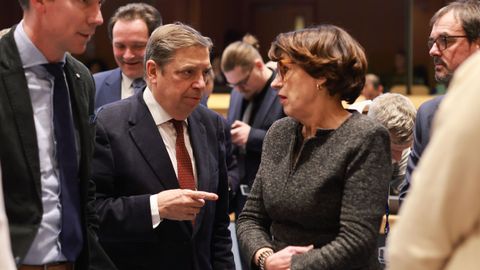 El ministro de Agricultura de Espa&ntilde;a con su hom&oacute;loga francesa&nbsp;Annie Genevard