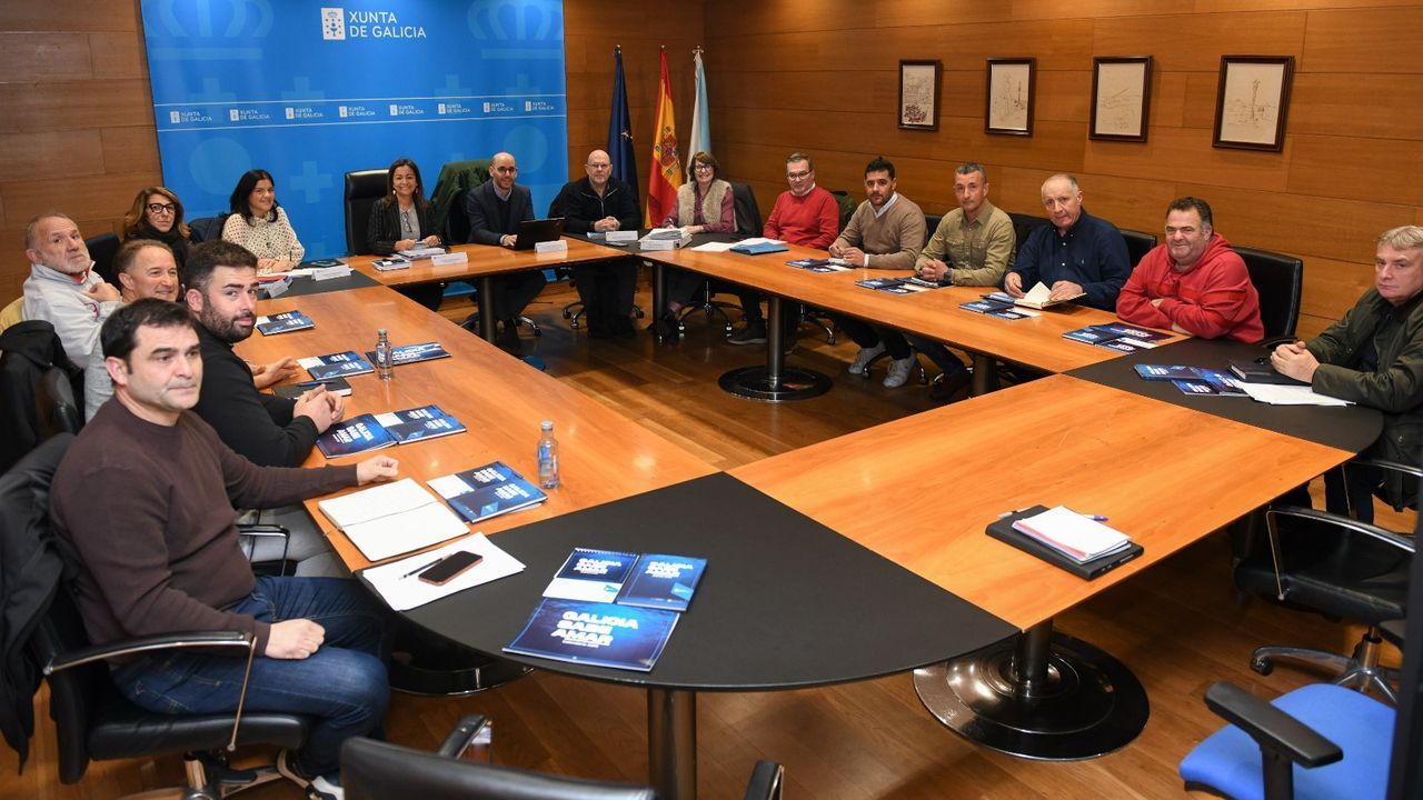 Mar valora con los bateeiros si adelantar a febrero la colocación de cuerdas colectoras de cría