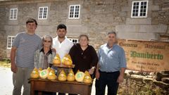 Br�gida P�rez, segunda por la derecha, con su familia, en San Sim�n da Costa.