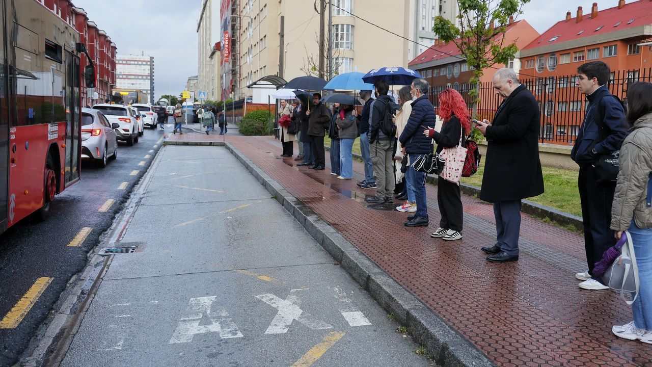 Congestión viaria y pocos taxis, principales problemas en horas punta en la estación provisional de tren de A Coruña