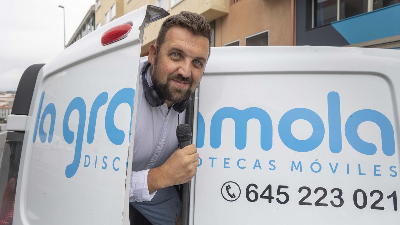 Ángel Refojos: «Llegué a nuestra empresa de animación, que fue premiada como la mejor de España, tras coger el micro en una boda»