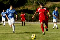 Los futbolistas del Escair�n y del B�veda se enfrentaron durante la pretemporada.