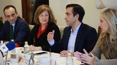 Rey Varela, ayer, durante su participaci�n en el ciclo Conversas no Parador, junto al presidente de la Autoridad Portuaria, Francisco Barea; la presidenta del Club de Prensa, Julia D�az; y la delegada territorial de la Xunta en Ferrol, Martina Aneiros.