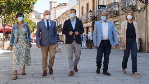 Caballero, en el centro, con José Tomé (a su derecha), presidente de la Diputación de Lugo, este miércoles
