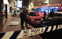 El maltratador se arroj� desde un cuarto piso a la calle Antonio Noche. 