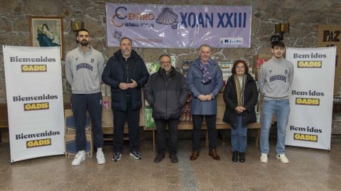 Gadis y el Obradoiro entregaron un total de 810 kilos de alimentos al Albergue Juan XXIII.