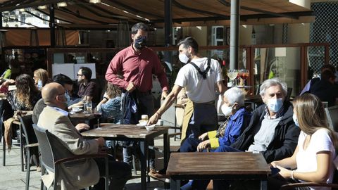 Las agradables temperaturas animaron a muchos a ocupar las terrazas