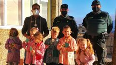 Los peque�os de Carracedo vigilantes de los peregrinos