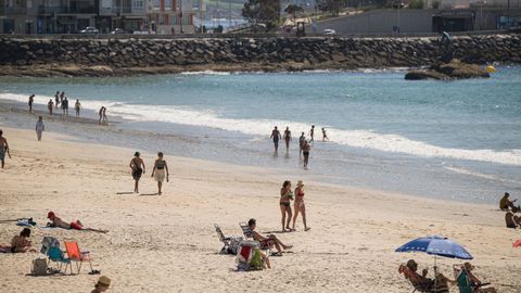 En Sanxenxo tambi�n se ha podido ver a gente en la playa.