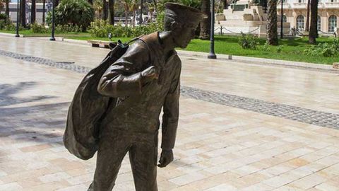 Escultura de homenaje al marinero de reemplazo de Cartagena