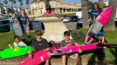 Rubén Sanmartín, en el centro, con sus alumnos en una prueba celebrada este mes en Cádiz.