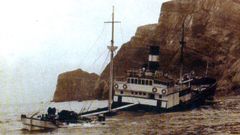 El barco �Carlos Bertrand�, hundido en las peligrosas aguas del Cabo Pe�as en 1950. No hubo muertos