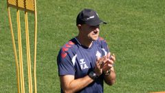 El entrenador del Celta Fortuna, Fredi �lvarez, en un entrenamiento.