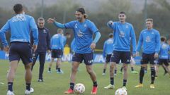 Pablo Mart�nez, en el centro de la imagen, en un entrenamiento con el Deportivo