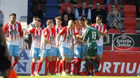 El Lugo celebrando un gol