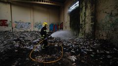 Arde una antigua f�brica de conservas abandonada en O Vicedo