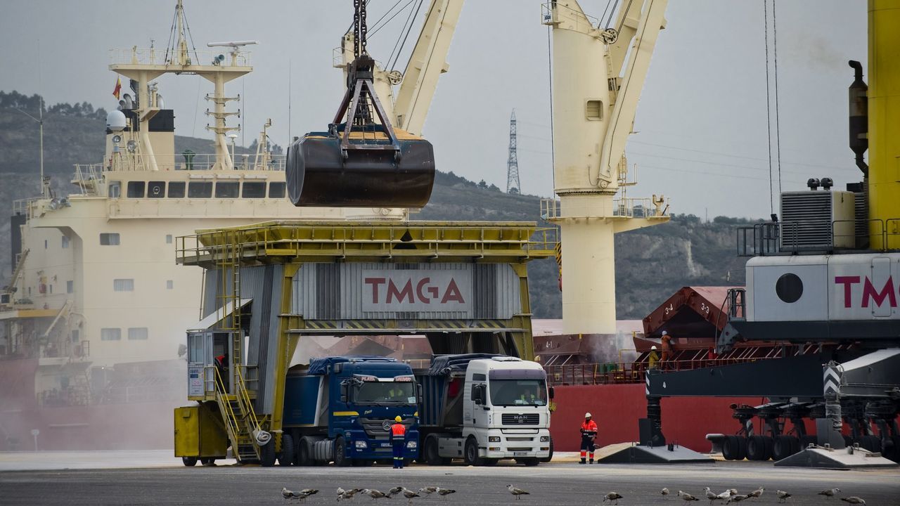 Punta Langosteira supera los 35 millones de toneladas de mercancías
