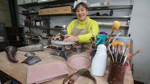 Mar Barral, en una imagen del 2024, cuando desarroll&oacute; un proyecto que aunaba la costura tradicional y el universo vikingo para la Mostra do Encaixe de Camari&ntilde;as