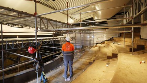Las obras de emergencia que se llevan a cabo en el Teatro Principal de Pontevedra han dejado una imagen ins�lita de la instalaci�n