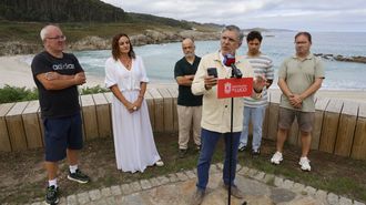 Presentaci�n en A Marosa del Iberdrola Surfing Day con�Carlos Madar, Carmela L�pez, Ram�n D�ez, Francisco Silva, Iv�n Penelo y Ramiro Fern�ndez.