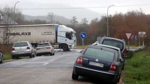 El lugar donde se va a construir el prking de Caldas lo utilizan ya los conductores que comparten coche para ir por autopista