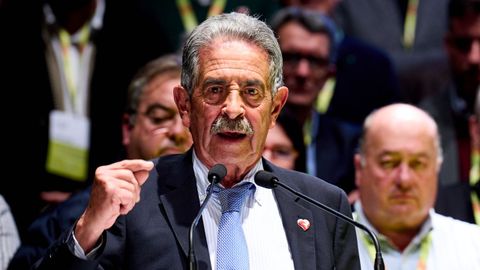 Revilla dio un discurso de hora y media para anunciar que se presentaba a la reelecci�n en Cantabria