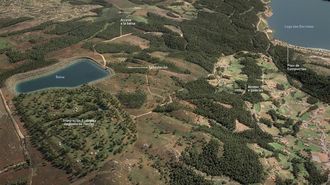 EL PROYECTO. Recreación de cómo se distribuirán las instalaciones entre la futura balsa superior, en el Xalo, y el actual lago de As Encrobas, en ambos casos en el municipio de Cerceda.
