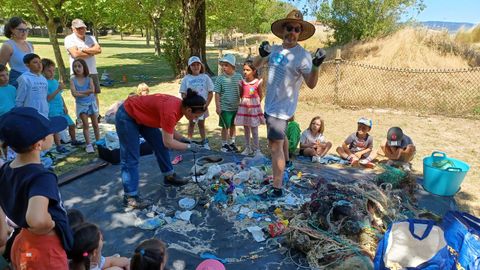 Voz natura, Actividade Voz Natura con CEIP Santa Irene + CEIP Campanario. Limpeza  Playa de Suigrexa (Porto do Son)