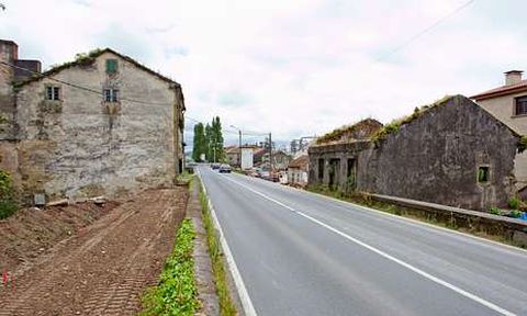 La casa de Pilar P�rez es la que tiene el tejado ca�do. La de enfrente no se tira por su antig�edad.