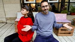 Eva Fern�ndez y Carlos Casanova, hija y padre, debaten estos d�as sobre c�mo ser� el futuro uso del �smartphone� de ella.