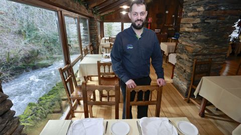 MAZO DE SANTA COMBA [LUGO]
Lo que en su d�a fue el aserradero de una antigua herrer�a a orillas del r�o Chamorro, de la que tambi�n se conserva el molino y el mazo, es hoy un restaurante cuya se�a de identidad es la cocina tradicional basada en el producto gallego.