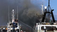 Incendio en un buque en Ribeira
