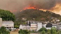 El fuego llega a las proximidades de O Barco